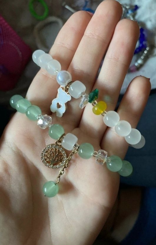 Pulseiras com contas de pedras novas