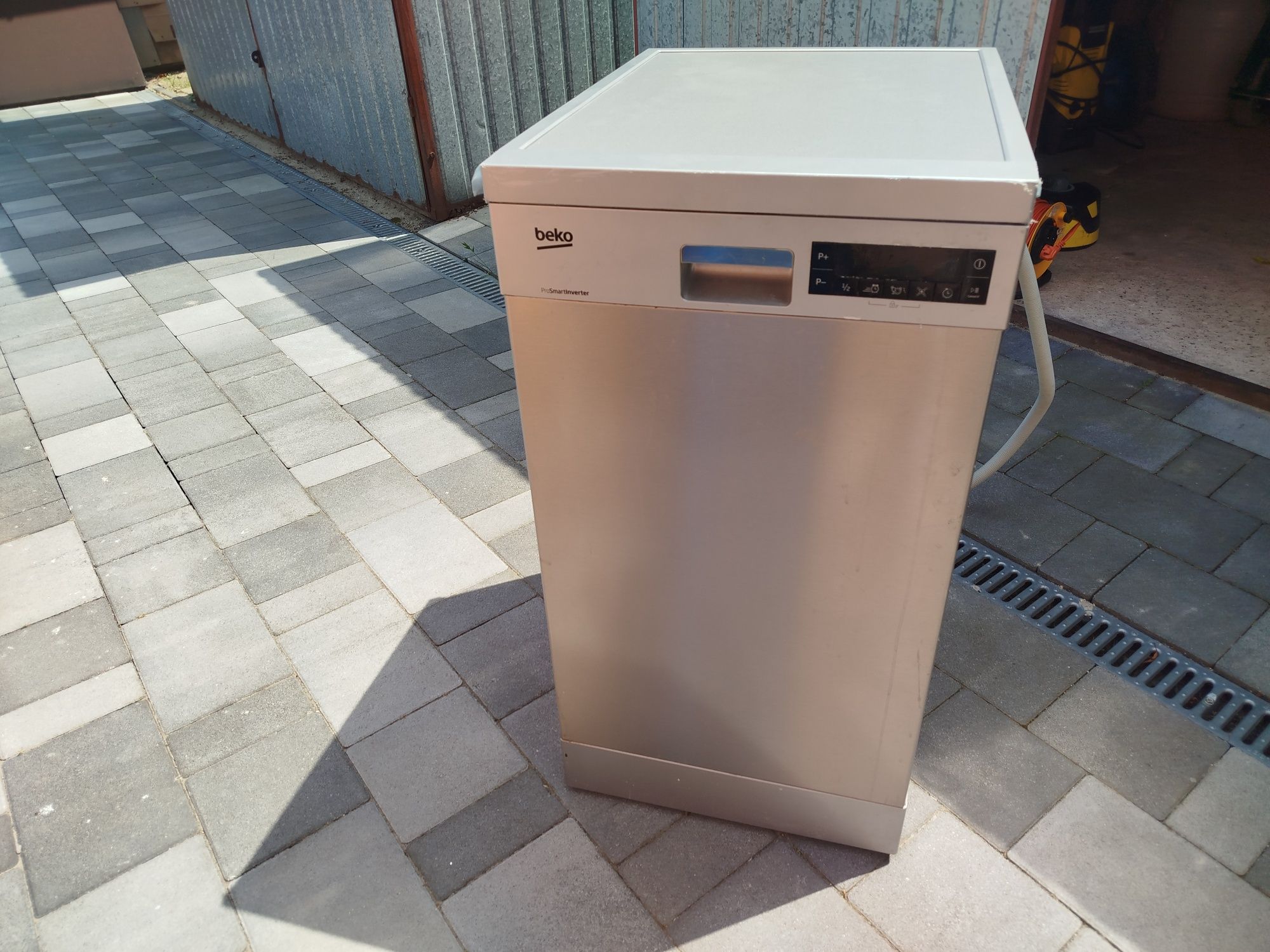 Sprzedam zmywarkę Beko DFS28123x 45 cm