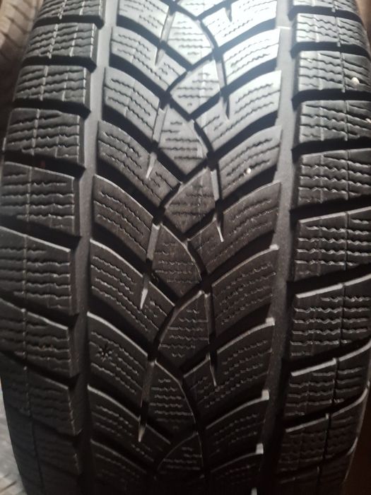 продам шини 235 55 19 GoodYear Gen-1 .в доброму стані 7 Мм протектора