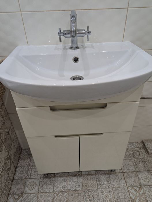Продам умивальник з шафкою