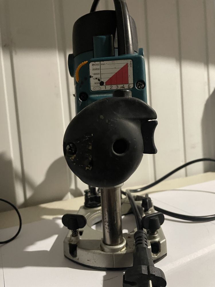 Фрезер Makita RP1110C