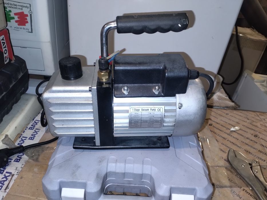 Продам вакуумний насос для ремонту холодильників та кондиціонерів .