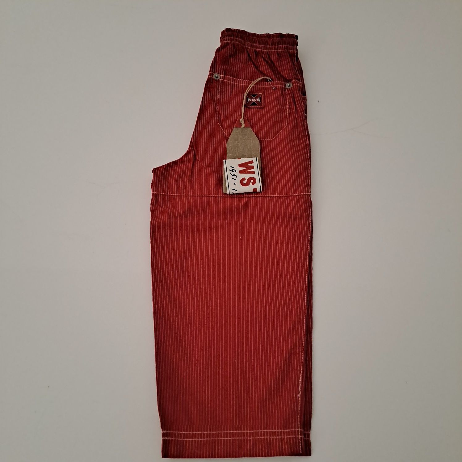Conjunto de menino com calças, camisa e t-shirt