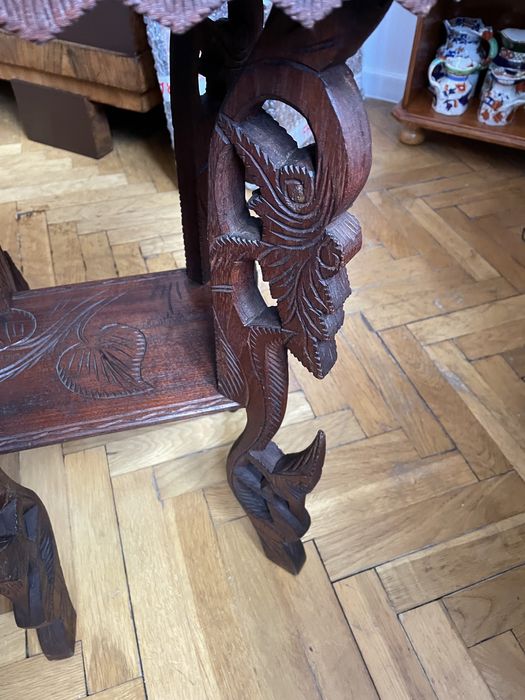 Rzeźbiony, orientalny - indyjski - stolik