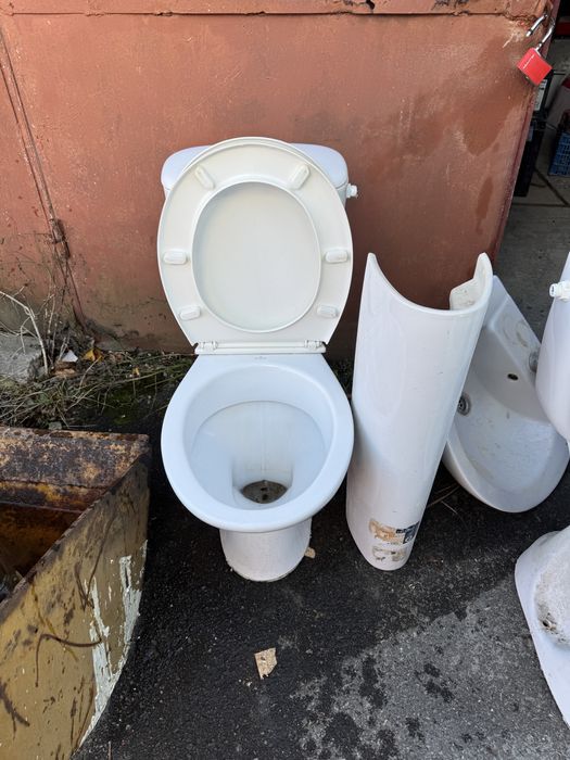 Унітаз.Умивальник.