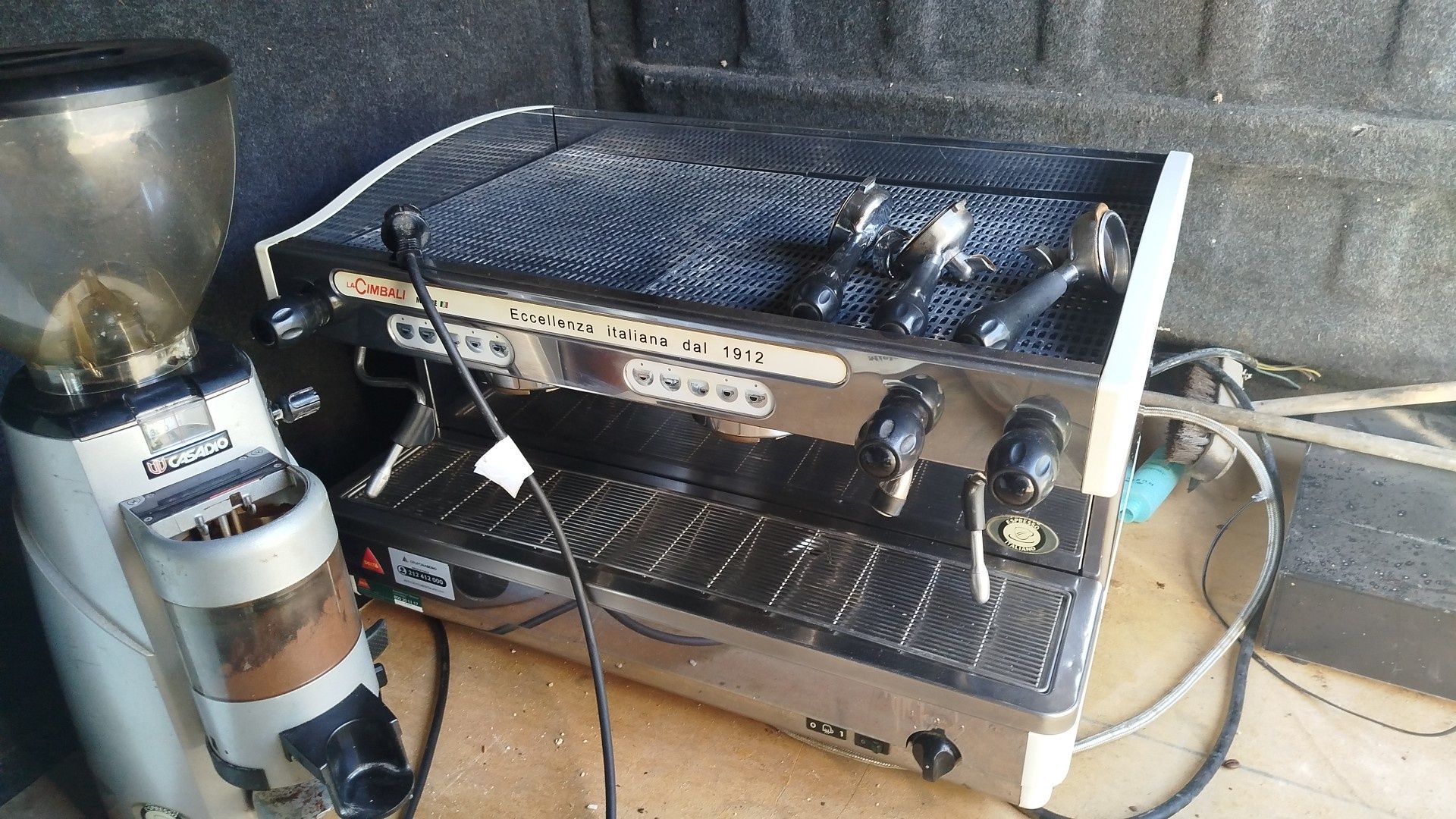 Máquina de café e moedor