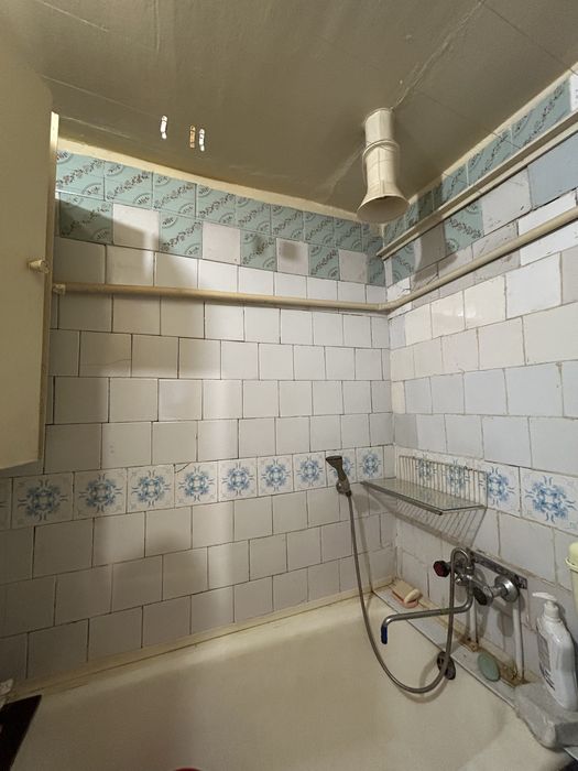 Центр, фасадна частина будинку по вулиці Юрка Тютюнника (Войкова)