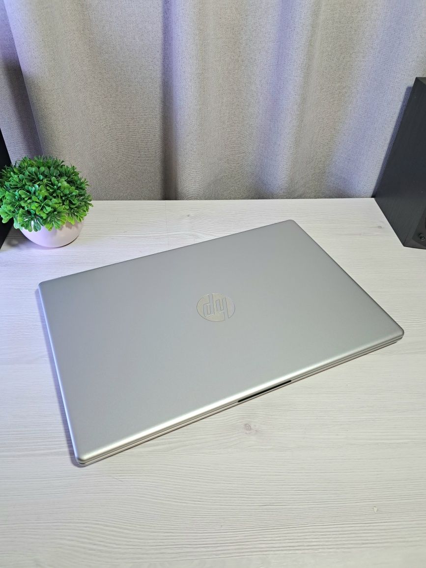 Ноутбук HP Laptop 15/Ryzen 5 7520U/16 Gb/SSD 512 Gb/Radeon 610M 2 Gb