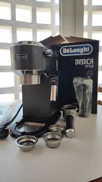 Máquina Café Delonghi Dedica