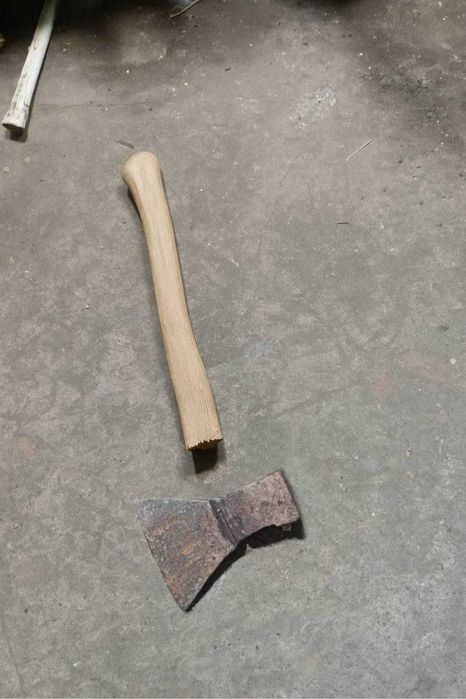 сокира теслярська