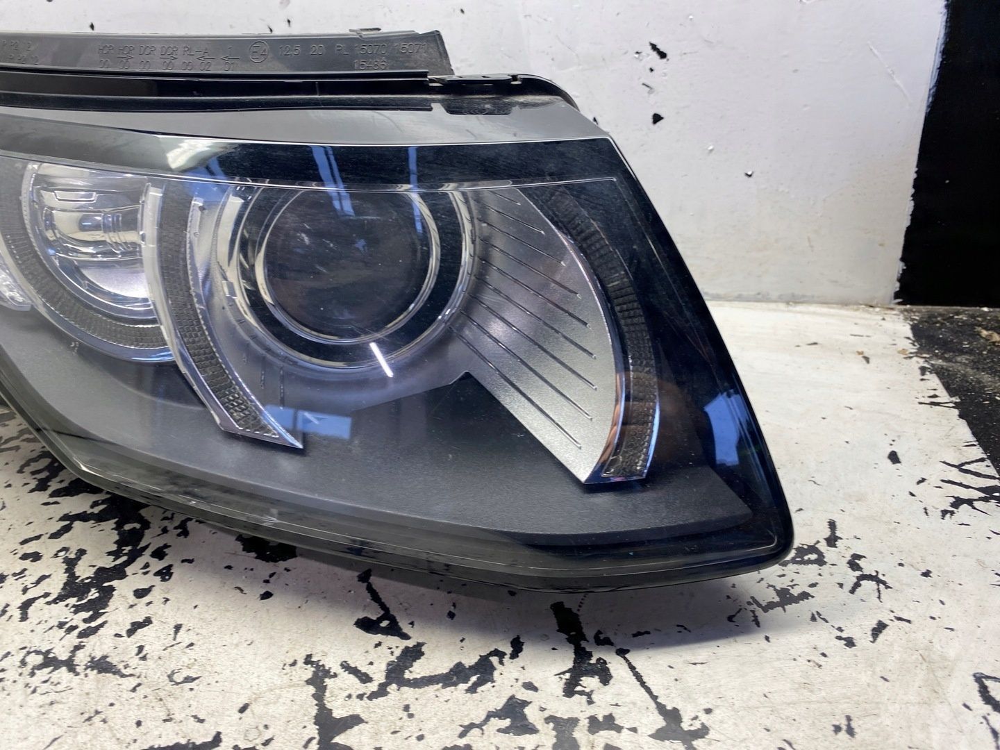 LAND ROVER EVOQUE LAMPA PRAWY PRZÓD XENON BJ32-13W029-EC
