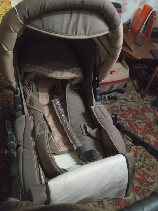 Дитяча коляска та ліжечко