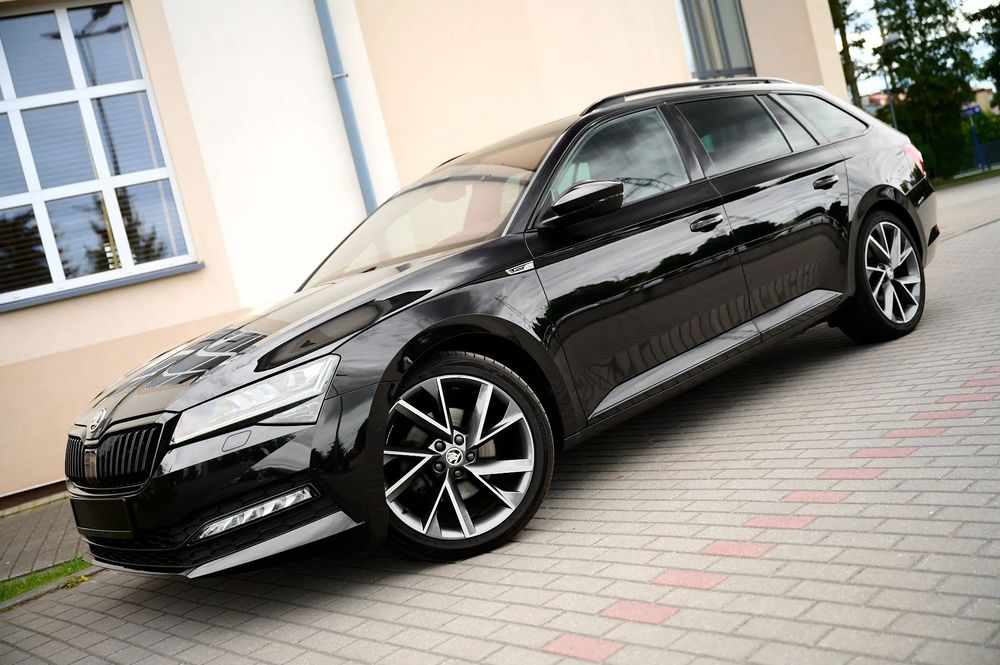 Skoda Superb Idealny_Sport-line_DSG_Panorama_Ambiente_Full_Led