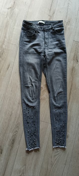 Spodnie z ozdobami