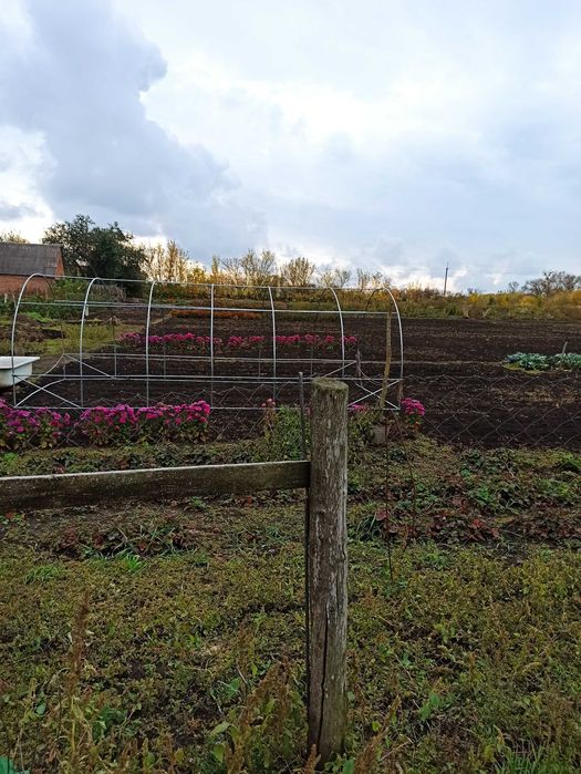 Продам дві зареєстровані ділянки землі