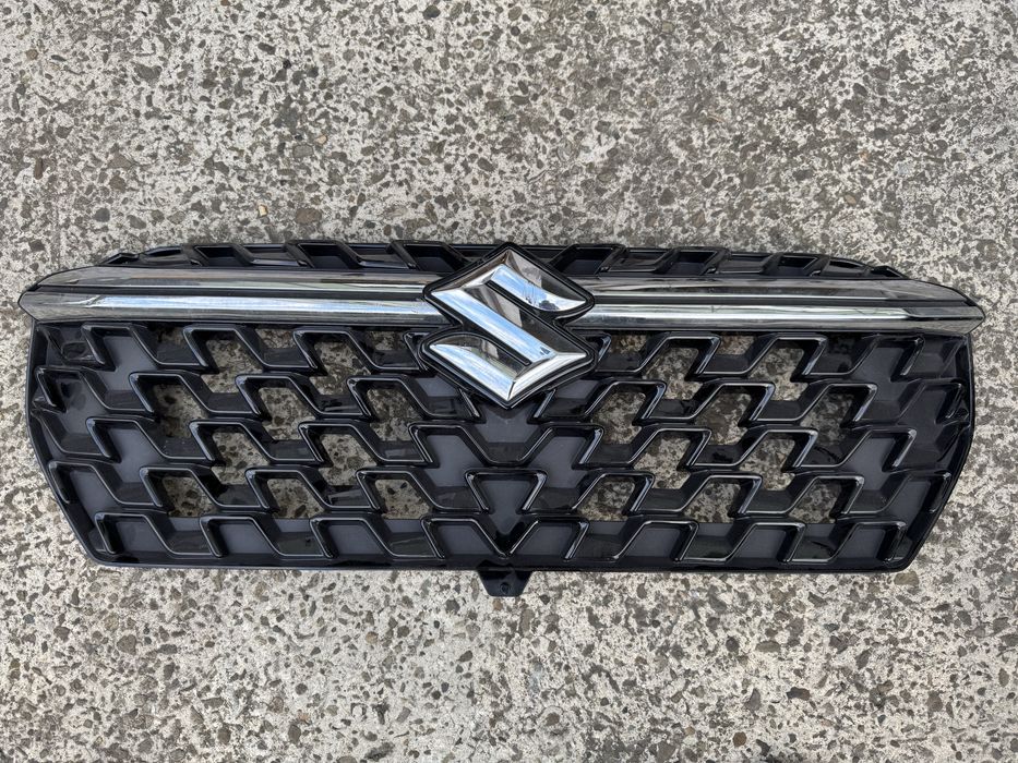 Решітка радіатора suzuki s-cross рестайл з емблемою комп. без камери