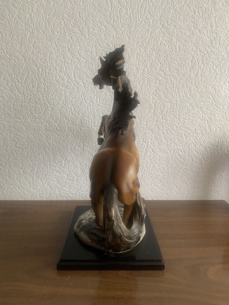 Продам статуетку Кінь на дибах