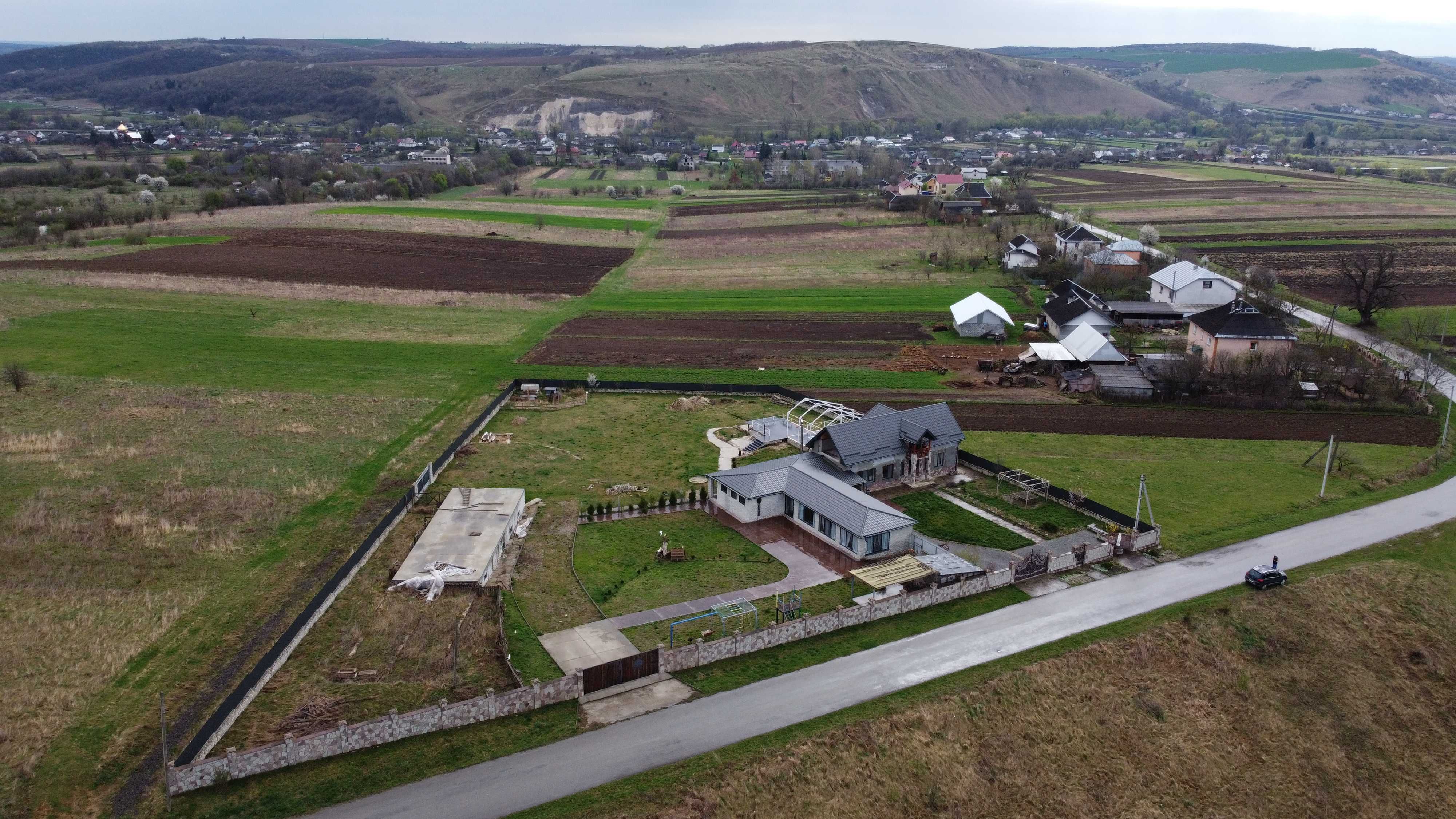 Продається відпочинковий комплекс .Олешів. Басейн. Ресторан. Будинок.