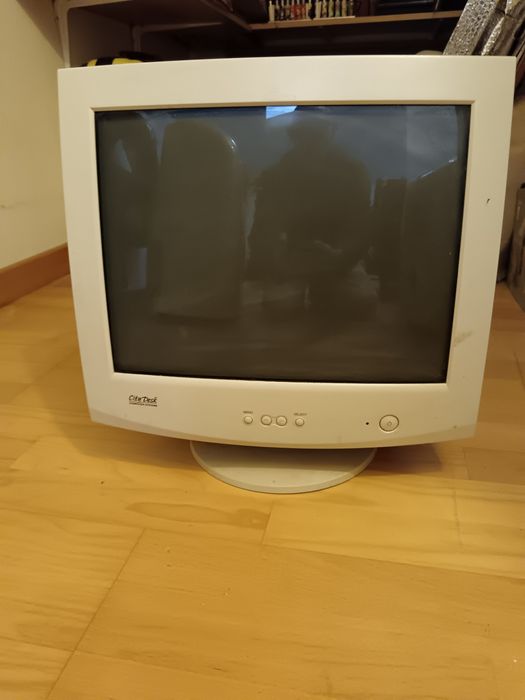 Monitor para PC de secretária antigo