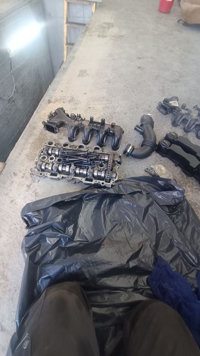 Пежо Головка і колектори  1.6 шістнадцять клапанів