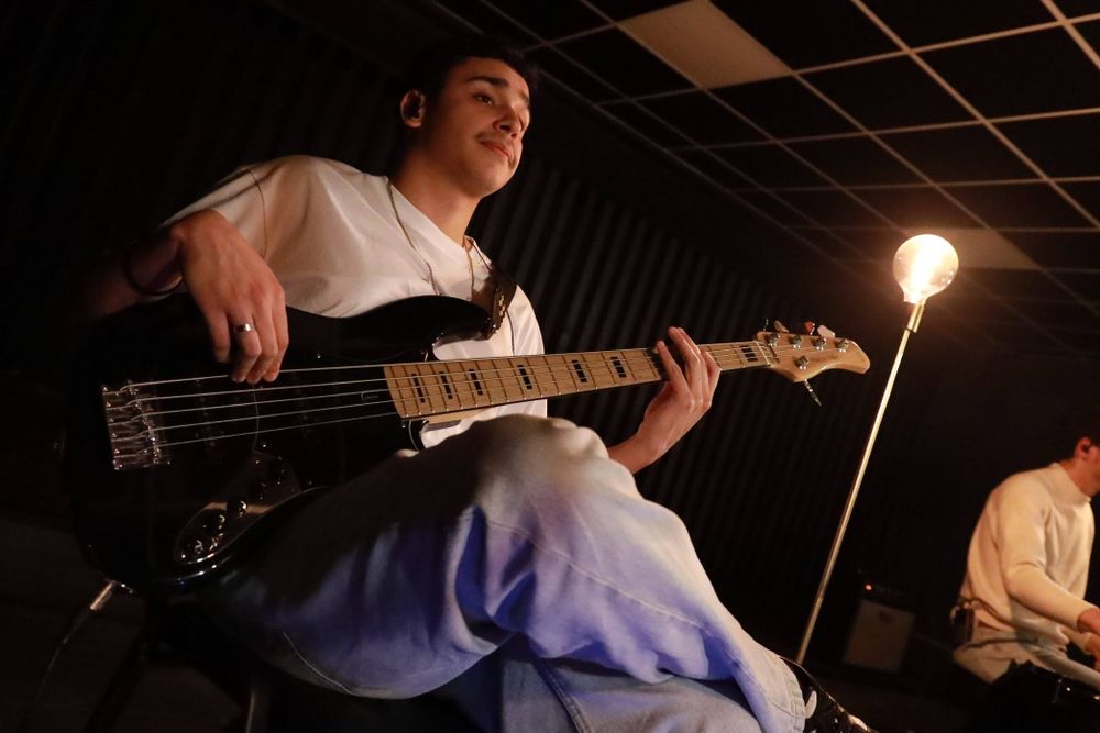 Marcus Miller V7 5 cordas  + Pedaleira Boss GT1