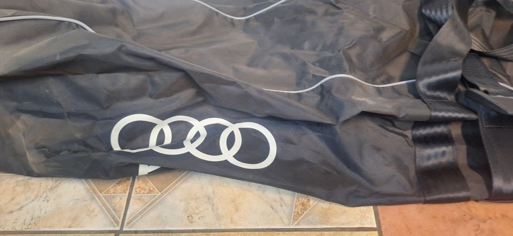 Nowy oryginalny  pokrowiec-torba Audi na narty