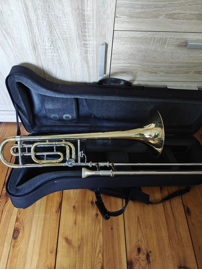 Profesjonalny puzon Antoine Courtois model Challenger 420B