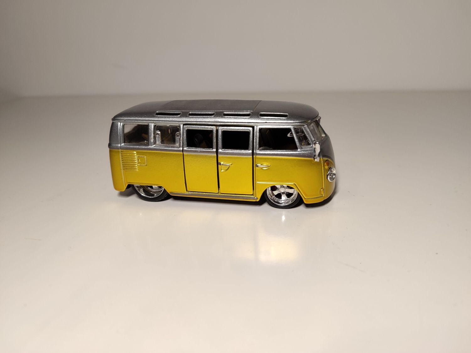 Volkswagen Van Samba Burago