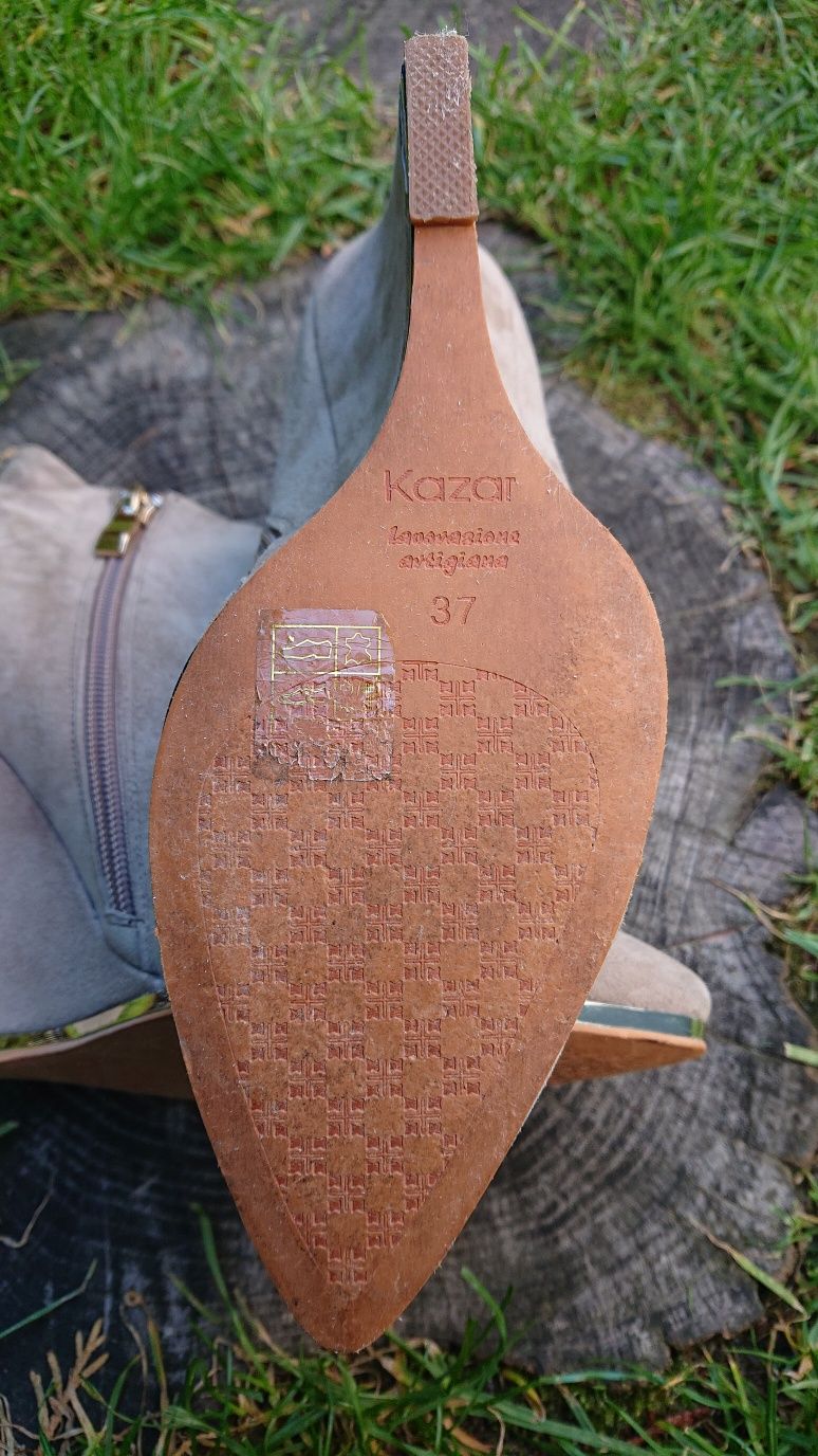 Kazar zamszowe jasnoszare botki koturny. Venezia.