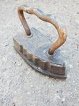 Продам старинный утюг из чугуна