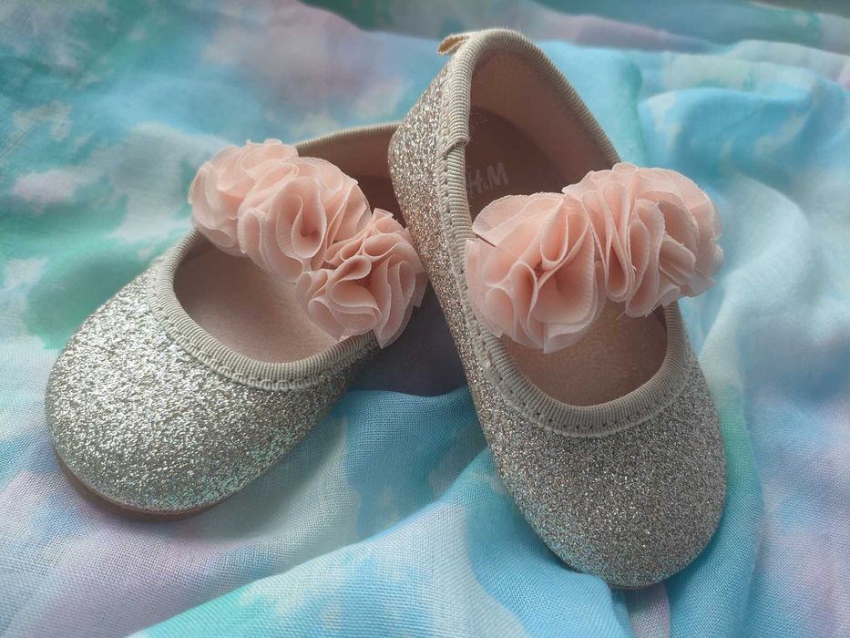 Złote śliczne baleriny r.18-19, buciki dziewczęce