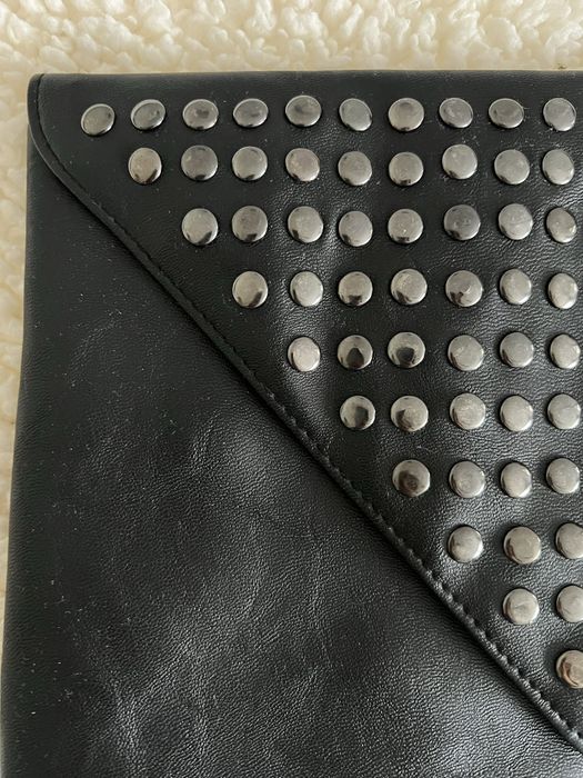 Czarna torebka kopertowka do ręki New Yorker 30x20 cm