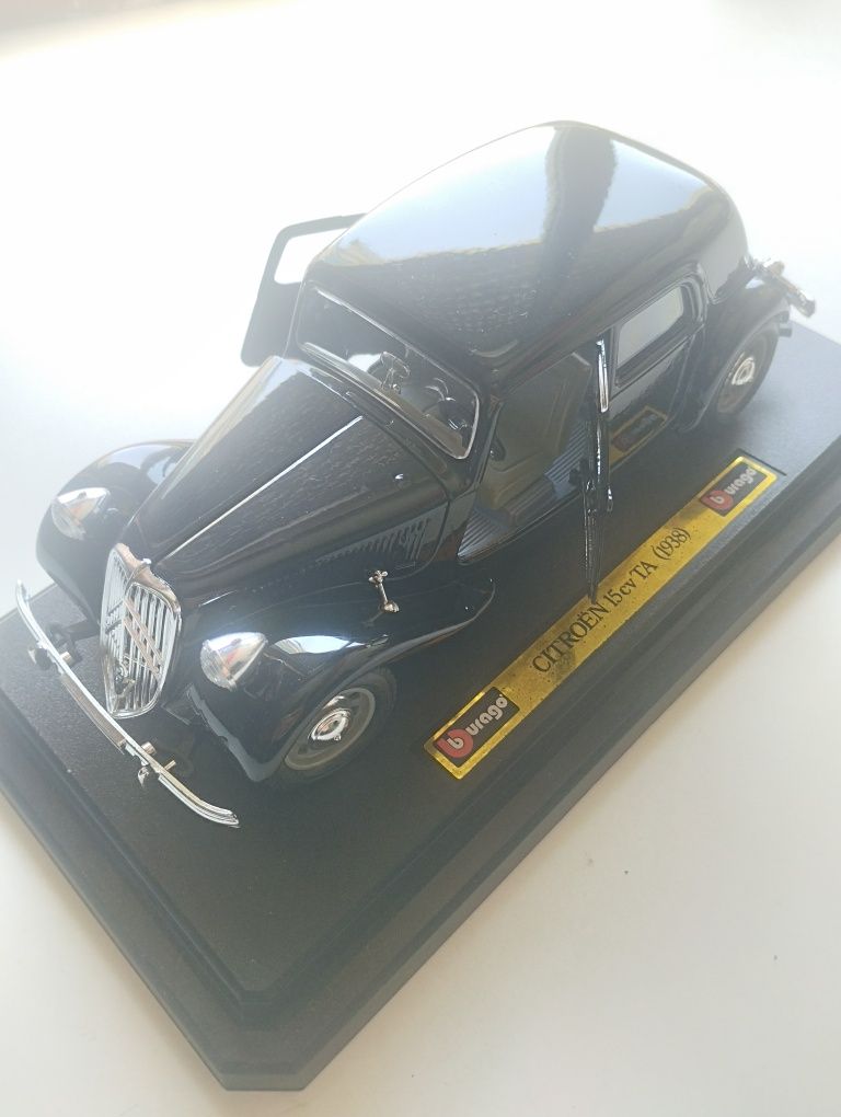 Miniatura Citroën 15 CV TA 1938 - Bburago 1:24 (Novo, caixa original)