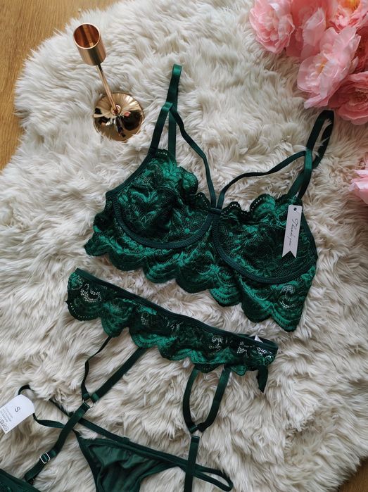 Koronkowa bielizna erotyczna komplet harness podwiązki seksi elegancka