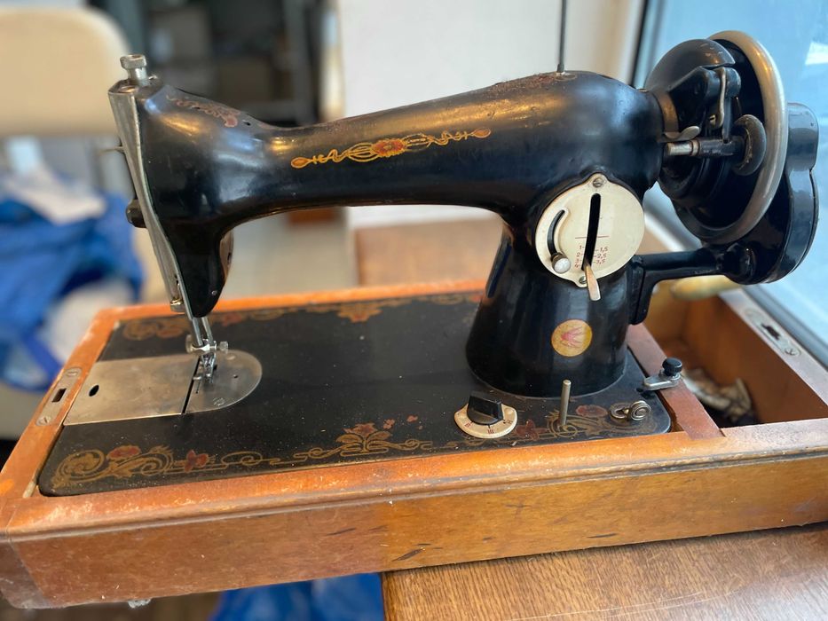 Швейная машинка работает нормально.