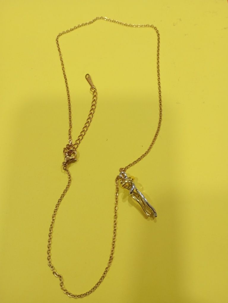 20€ cordão com pingente de casal abraçado entrego em Rio tinto ou envi