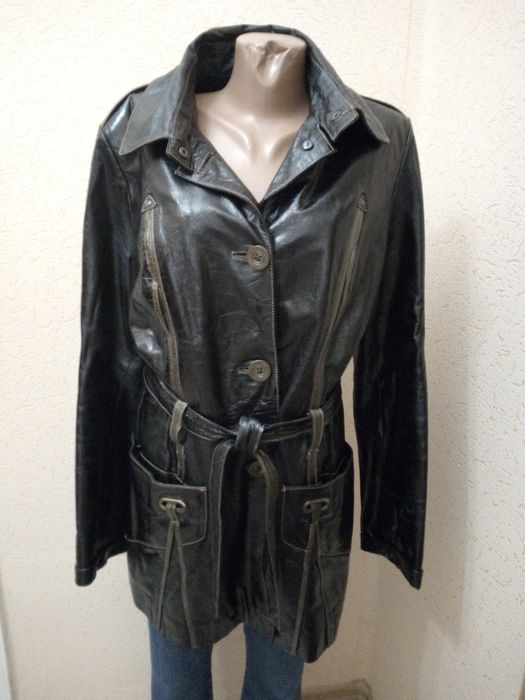 Кожаный женский пиджак.