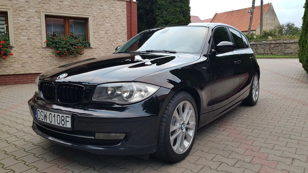 BMW Seria 1 BMW 1 CZARNY METALIK 2.0 Benzyna Zarejestrowana Godna Uwagi