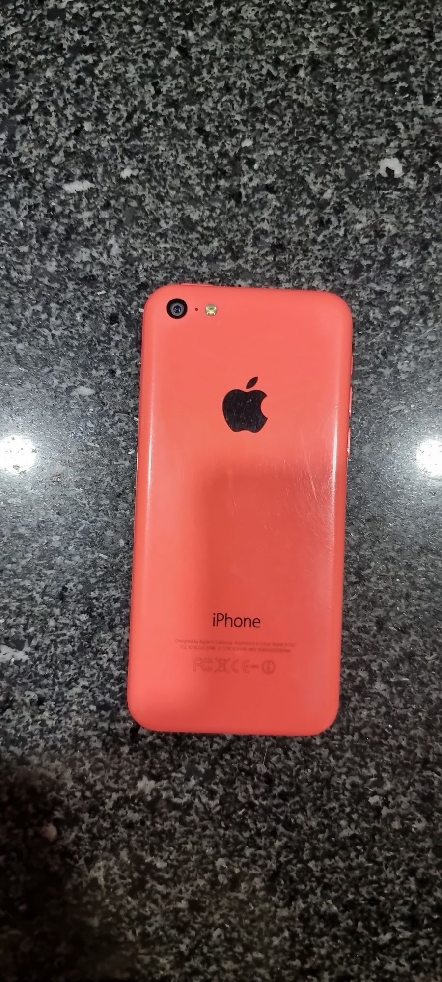 Iphone 5c com ecrã partido