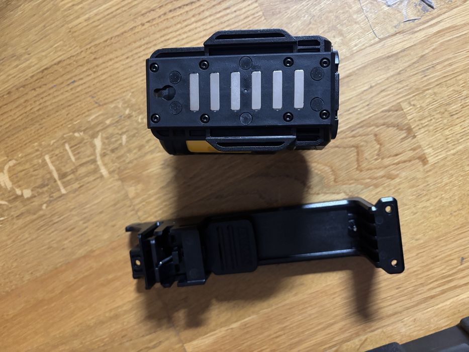 Лінійний лазерний рівень DeWALT DCLE34021N