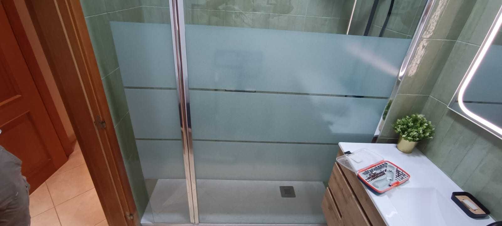 Vidro de duche com painel movivel Sensea