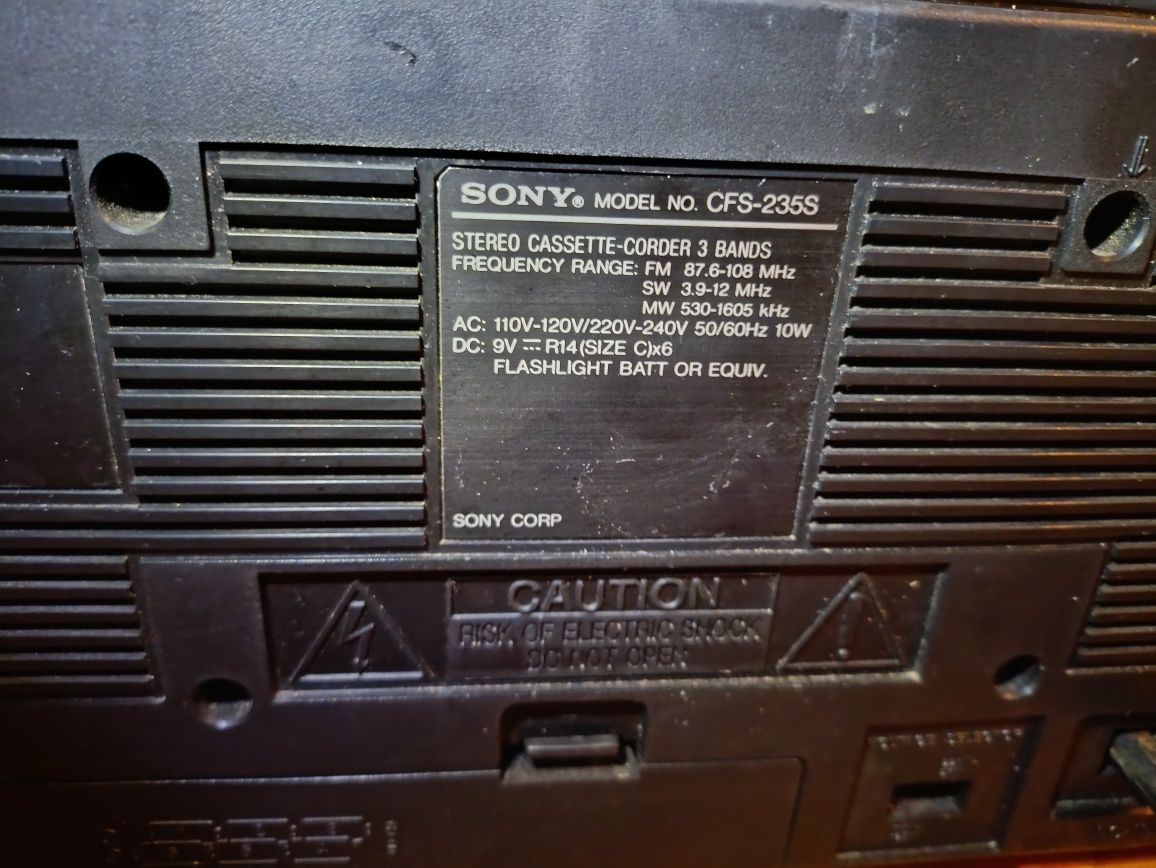 Радіо магнітофон вінтажне Sony CFS