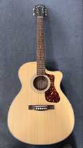 Guitarra Guild OM 240 CE