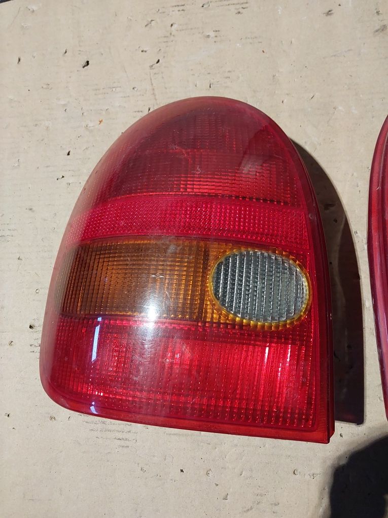 Opel corsa B tylna lampa tył prawa lewa