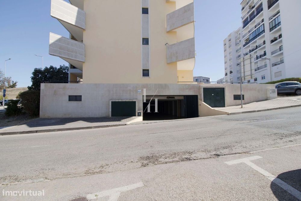 Garagem para venda na Ameijeira, Lagos