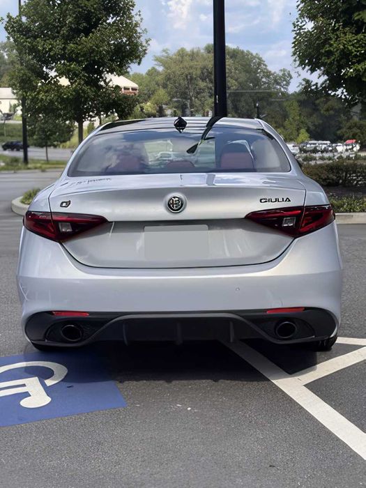 Alfa Romeo Giulia      2021