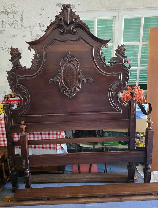 Cama madeira antiga