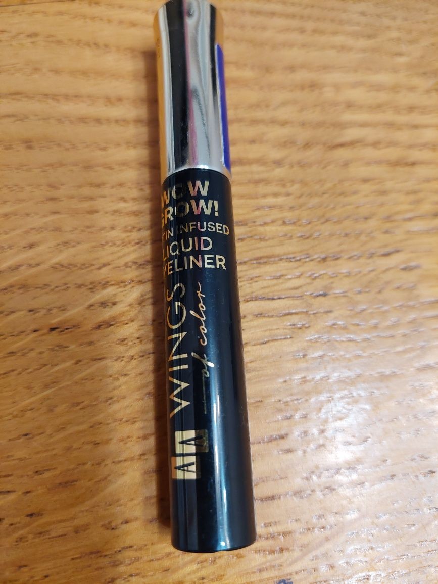 Eyeliner w płynie AA Wings of Color blue niebieski