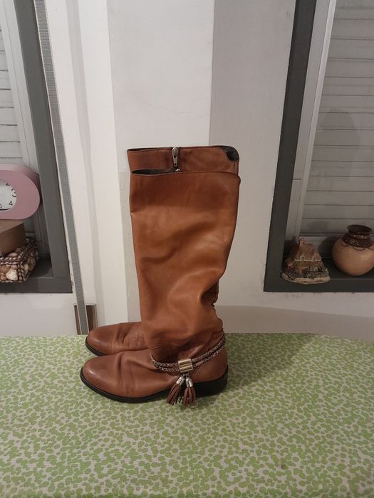 Vendo Botas de Senhora RUGUI muito bonitas como novas