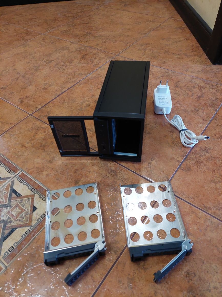 Сетевое хранилище Netgear ReadyNAS DUO v2